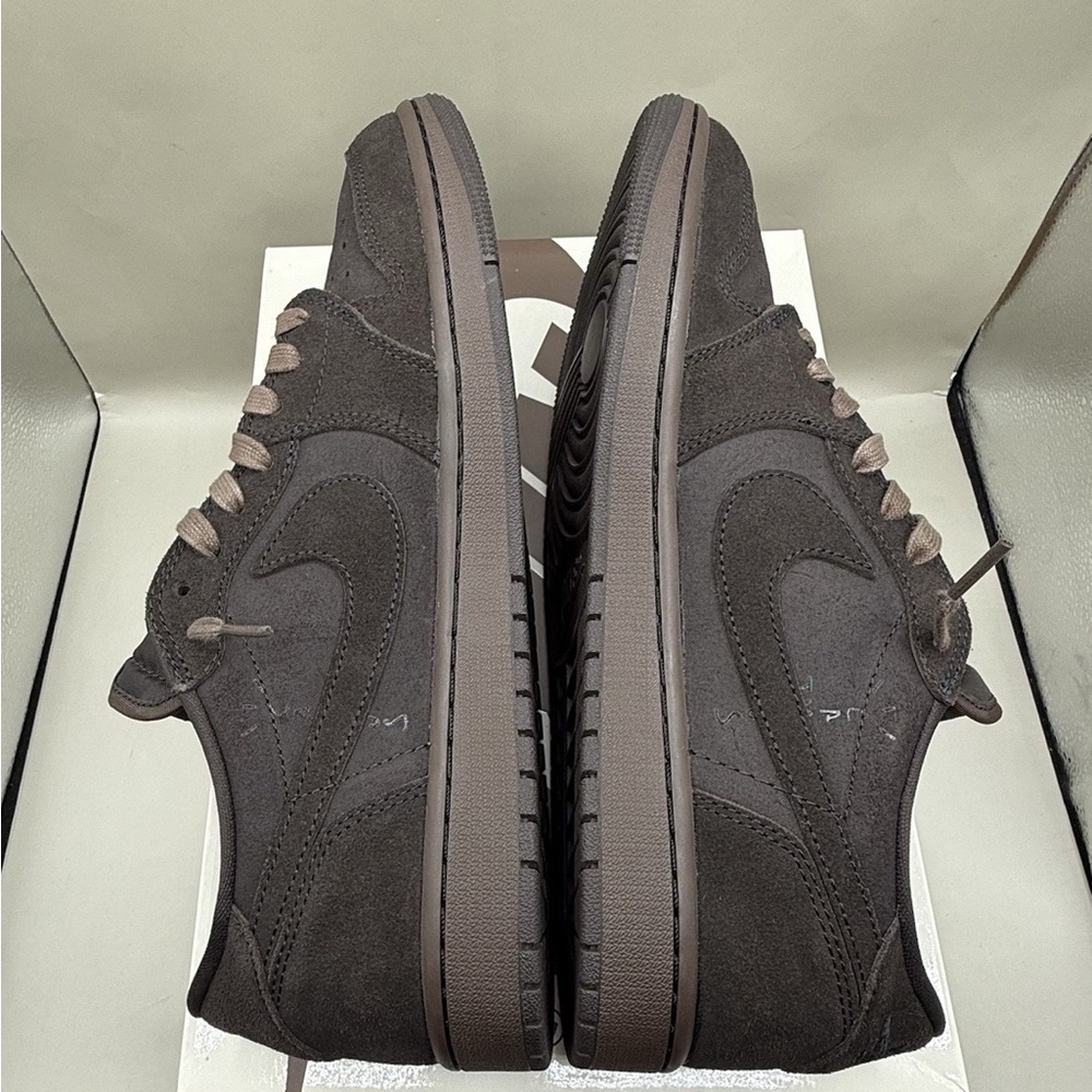 JORDAN 1 LOW TRAVIS SCOTT VELVET BROWN SIZE - Picture 2 of 5
